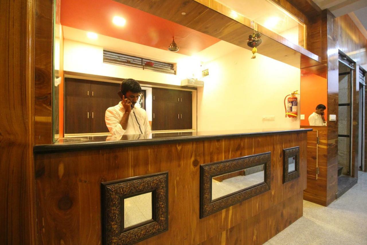 Oyo Flagship 30734 Jeevan Lodge Шимога Екстериор снимка
