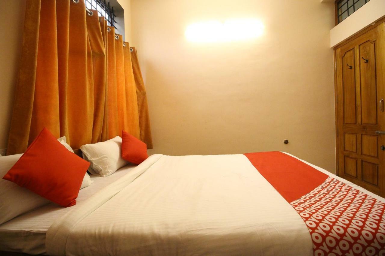 Oyo Flagship 30734 Jeevan Lodge Шимога Екстериор снимка